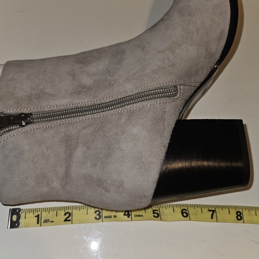 Nine West Niomi Stacked Heel Suede Leather Booties Size 8 Gray EUC - Picture 12 of 13